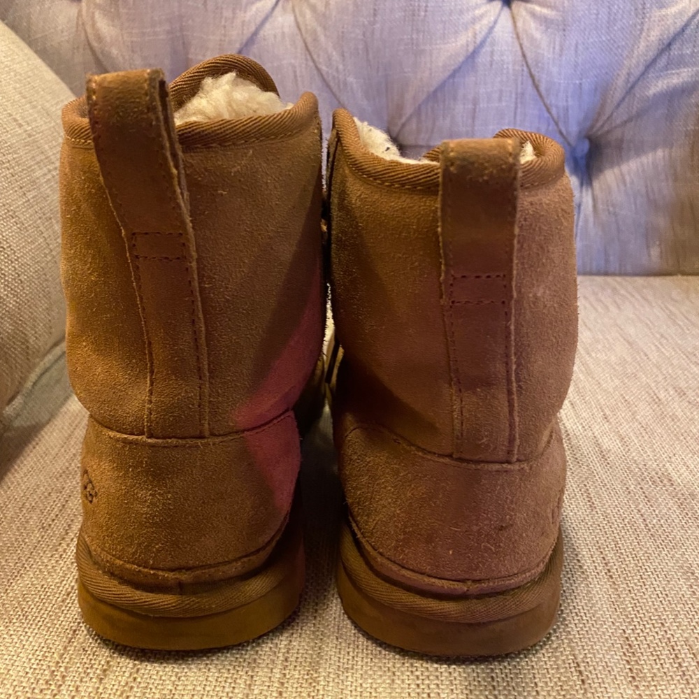 UGG Neumel Boots - Picture 4 of 5